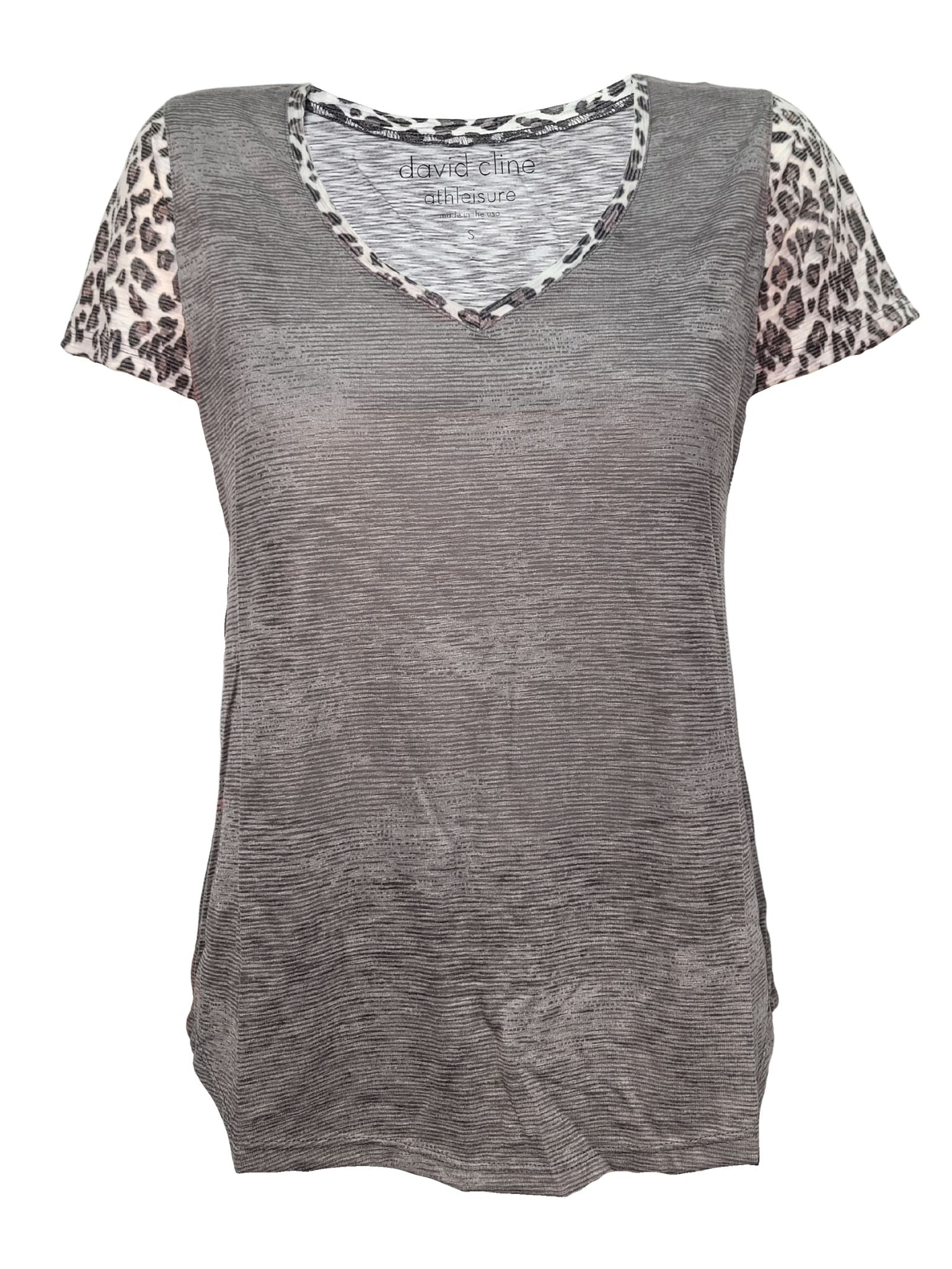 Short Sleeve V-Neck Sports Tee 'Leopard'
